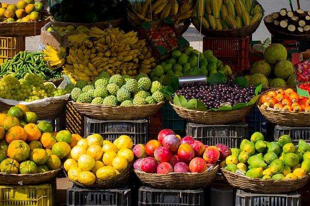 ovoce na trhu