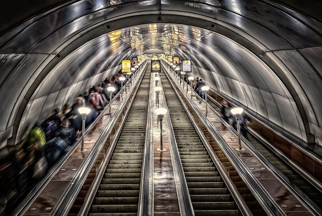 eskalátory v metru